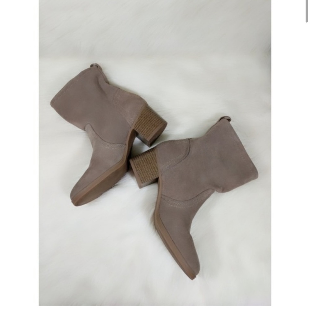 WHITE MOUNTAIN Women's Bernata Taupe Ankle Bootie Size 7